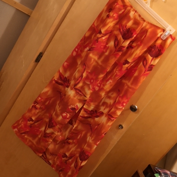 Long skirt - Picture 2 of 2